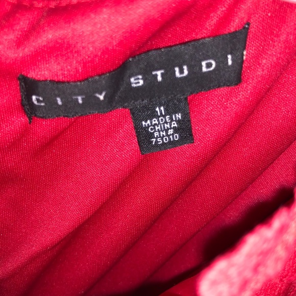 Red Dress - Picture 4 of 4